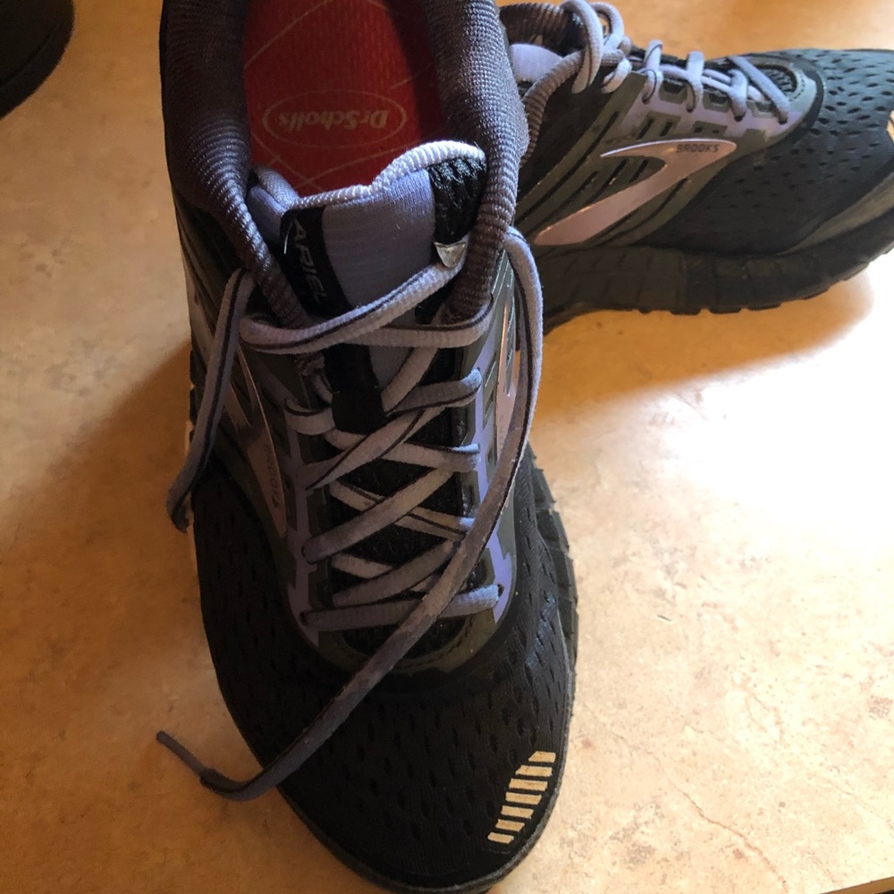 Brooks Ariel 18. Size 10